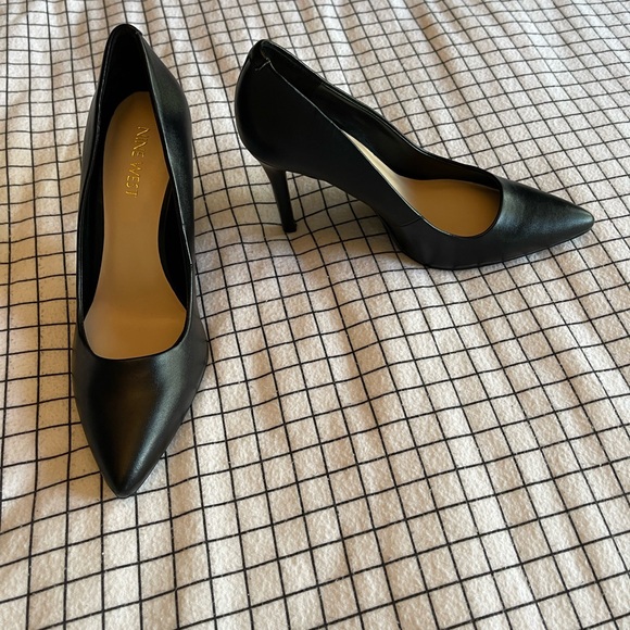 Nine West black pumps size 6 - Picture 2 of 4